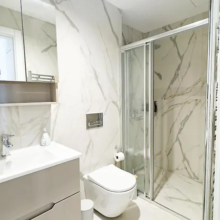 In Center Diamond Residences Apartment