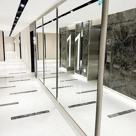 In Center Diamond Residences Апартаменти *